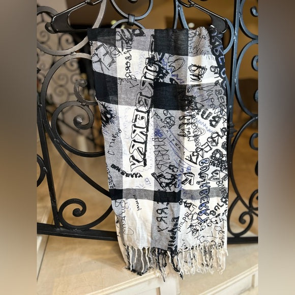 Abstract Burberry Scarf – Black and White Checkered (Pre-Owned)
