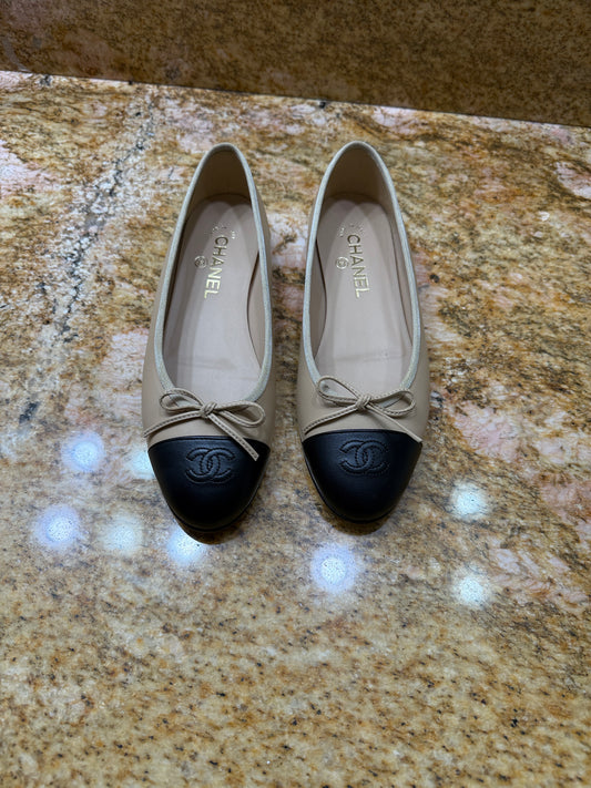 Women's CC Cap Toe Bow Ballerina Flats Leather