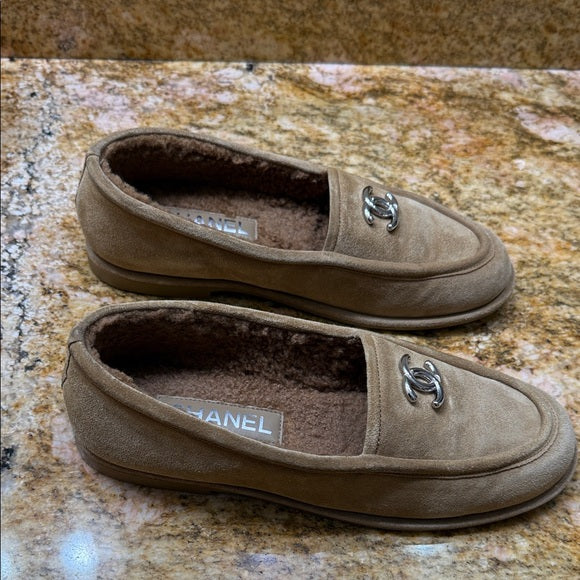 Chanel Beige Shearling CC Logo Loafers – Size 40 (Worn Once, With Box & Dust Bags)