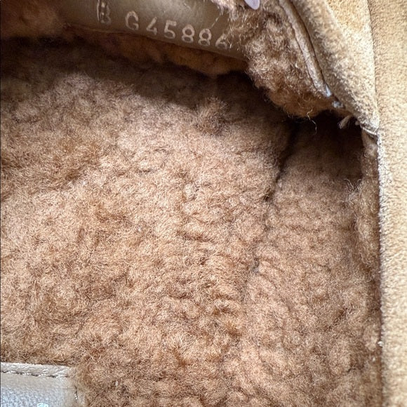Chanel Beige Shearling CC Logo Loafers – Size 40 (Worn Once, With Box & Dust Bags)