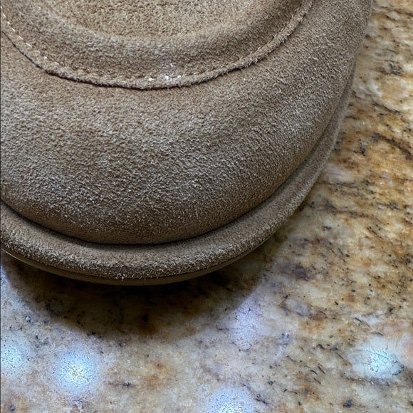 Chanel Beige Shearling CC Logo Loafers – Size 40 (Worn Once, With Box & Dust Bags)