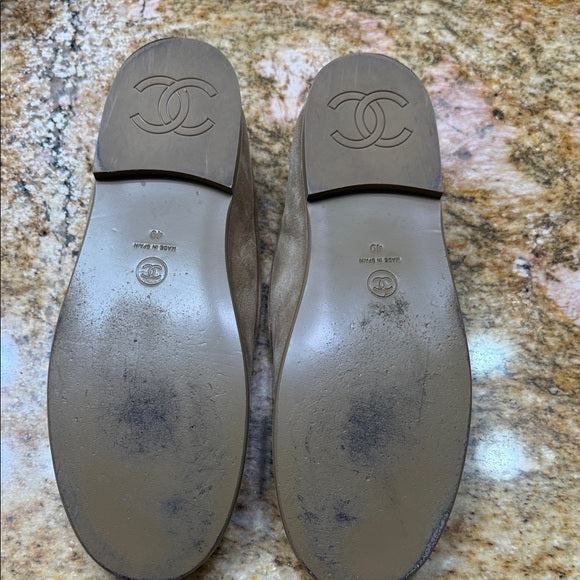 Chanel Beige Shearling CC Logo Loafers – Size 40 (Worn Once, With Box & Dust Bags)