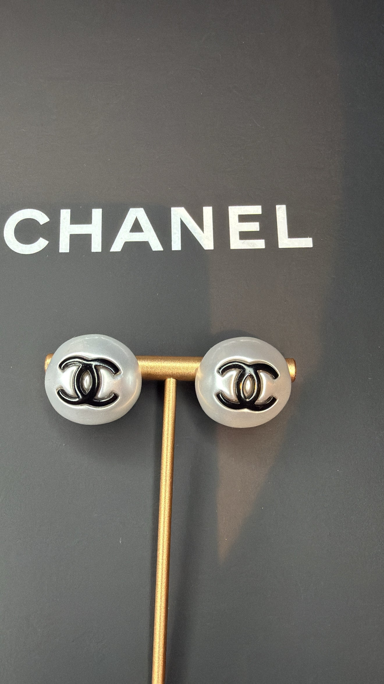 Chanel CC Pearl Round Earrings | Black Logo & Imitation Pearl Stud Earrings