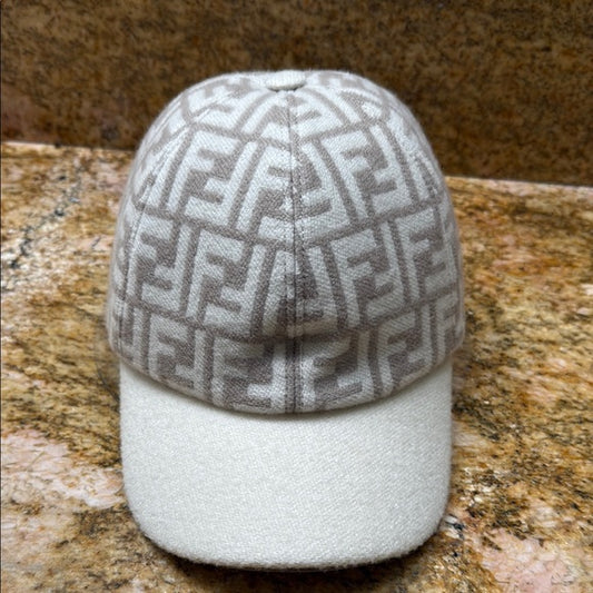 Fendi Beige cashmere and Off-White Logo Cap