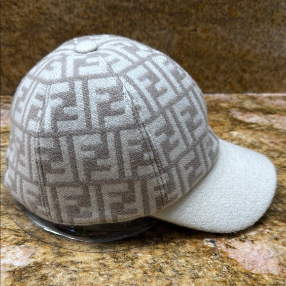 Fendi Beige cashmere and Off-White Logo Cap