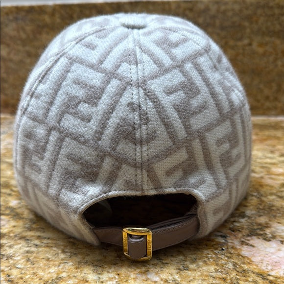 Fendi Beige cashmere and Off-White Logo Cap
