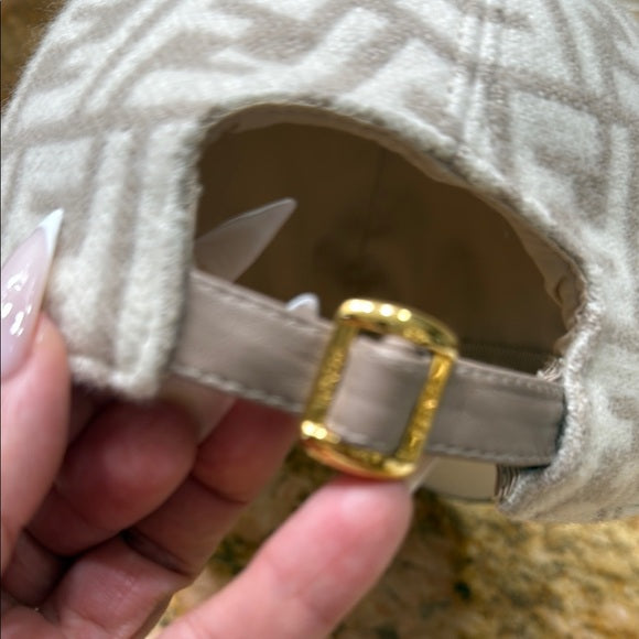 Fendi Beige cashmere and Off-White Logo Cap