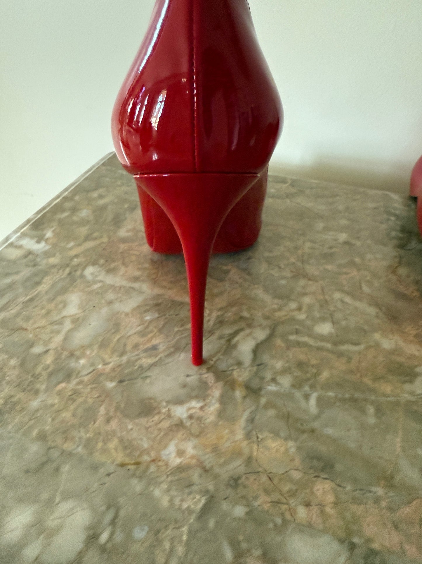Christian Louboutin So Kate 100 Red pattern