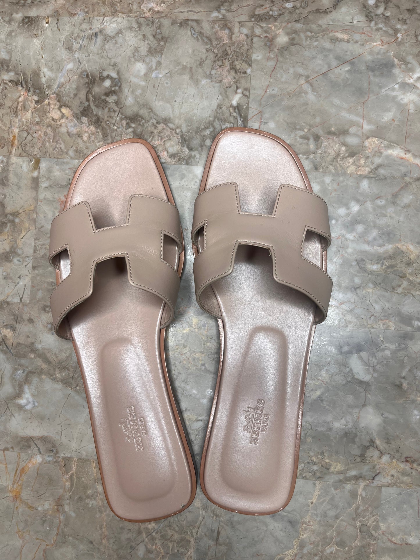 Hermès Oran Sandals Étoupe Epsom Leather – Women’s Size 40