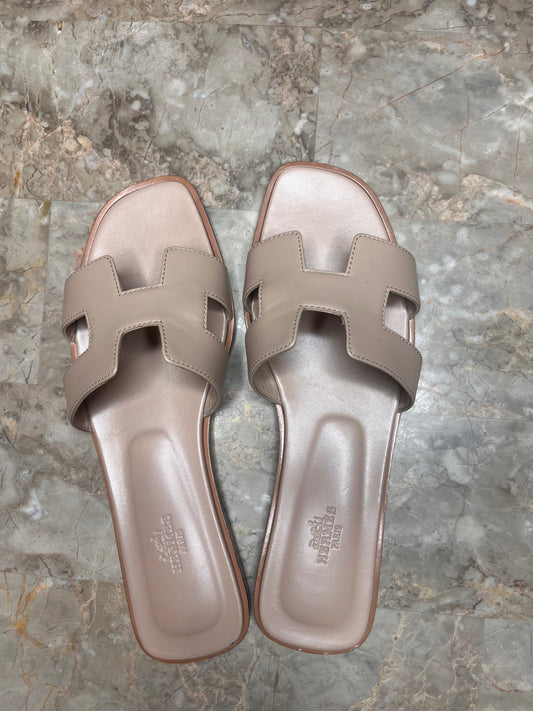 Hermès Oran Sandals Étoupe Epsom Leather – Women’s Size 40