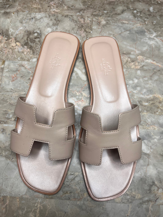 Hermès Oran Sandals Étoupe Epsom Leather – Women’s Size 40