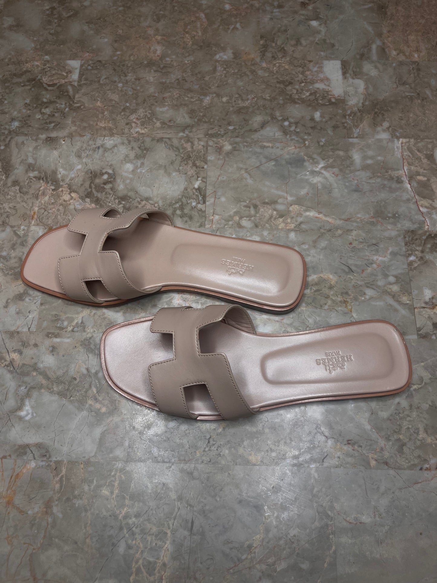 Hermès Oran Sandals Étoupe Epsom Leather – Women’s Size 40
