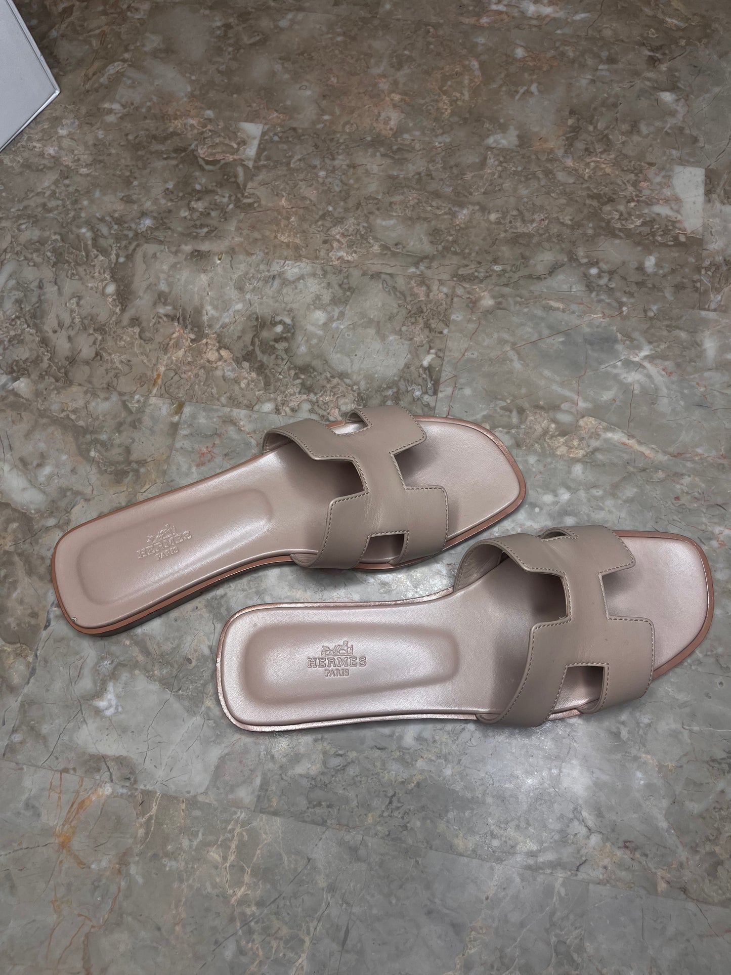Hermès Oran Sandals Étoupe Epsom Leather – Women’s Size 40