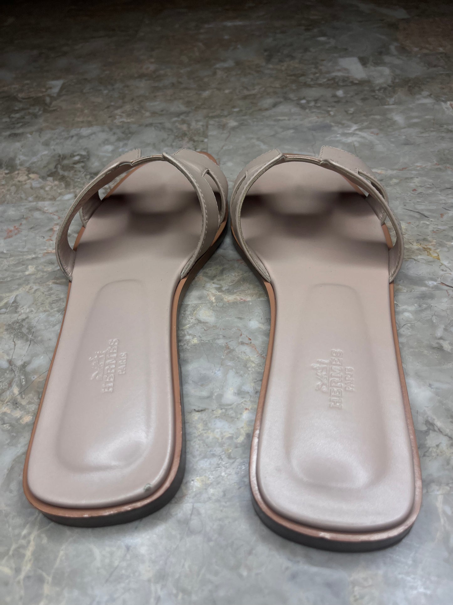 Hermès Oran Sandals Étoupe Epsom Leather – Women’s Size 40