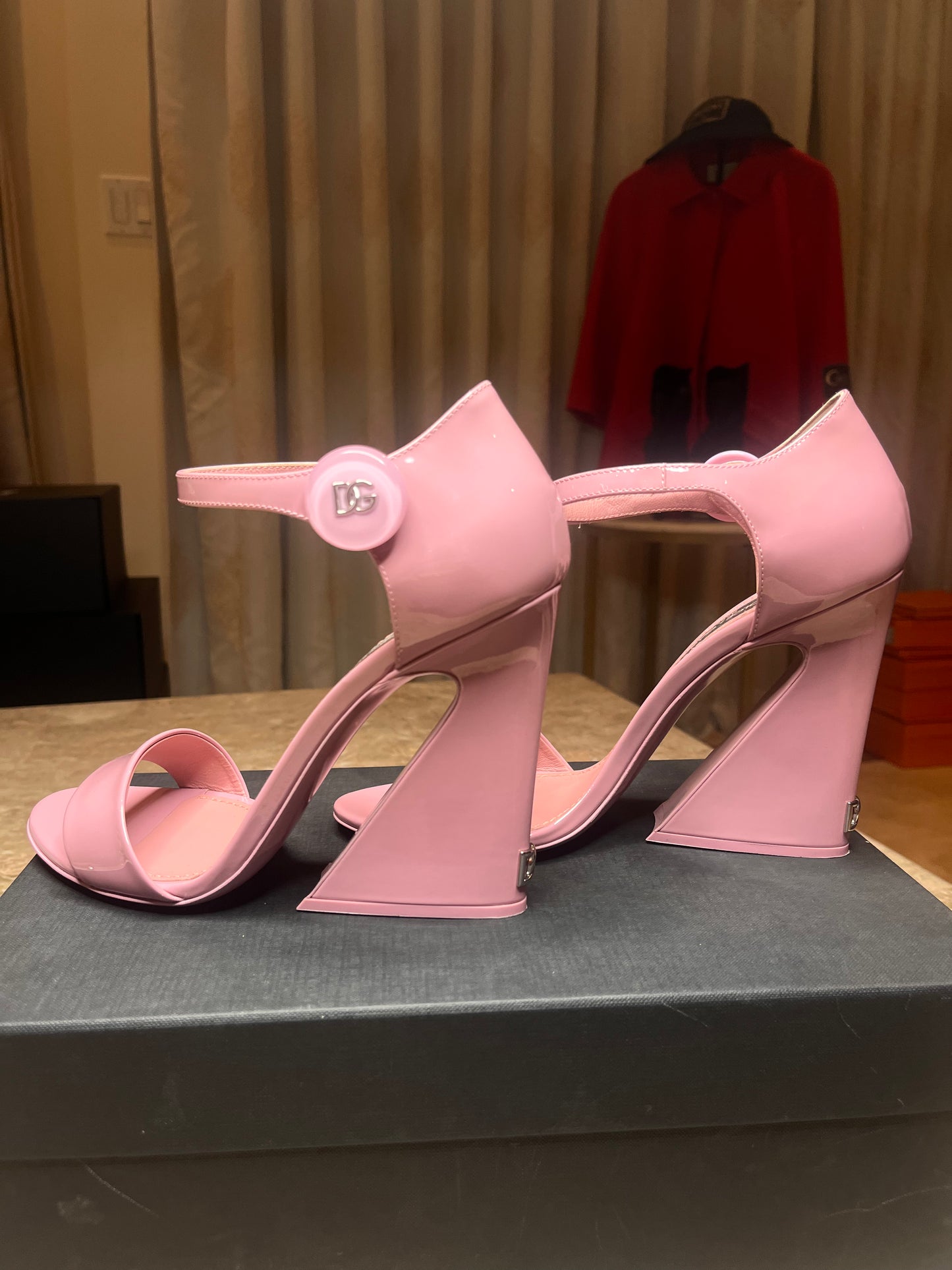 Dolce & Gabbana Pink Patent Leather DG Logo Heels Sandals – Women’s Size 40