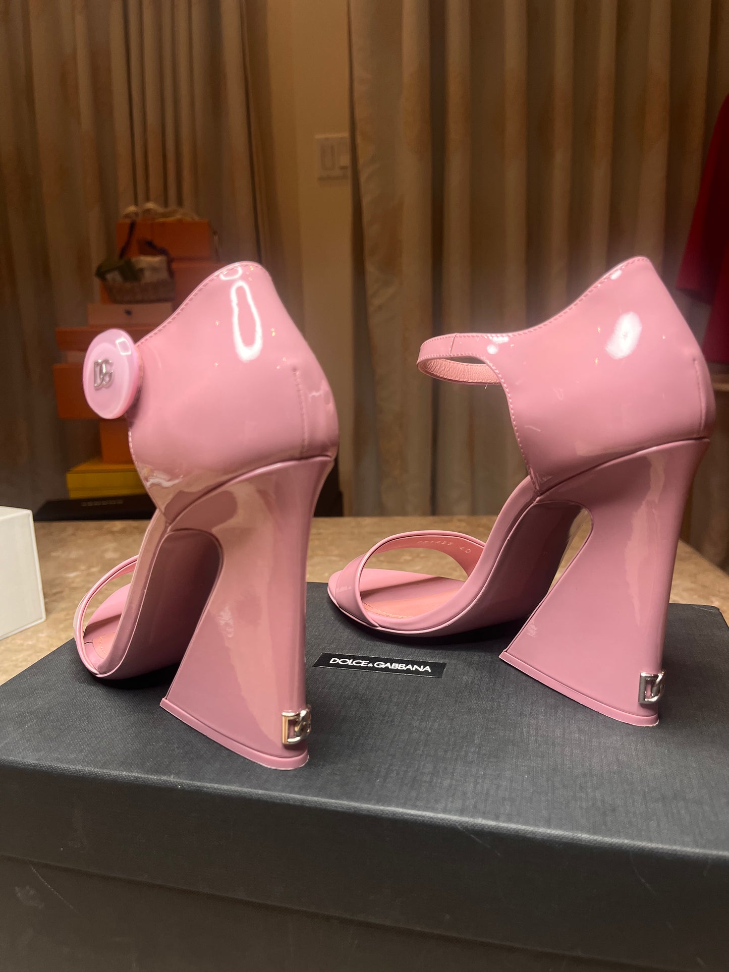 Dolce & Gabbana Pink Patent Leather DG Logo Heels Sandals – Women’s Size 40