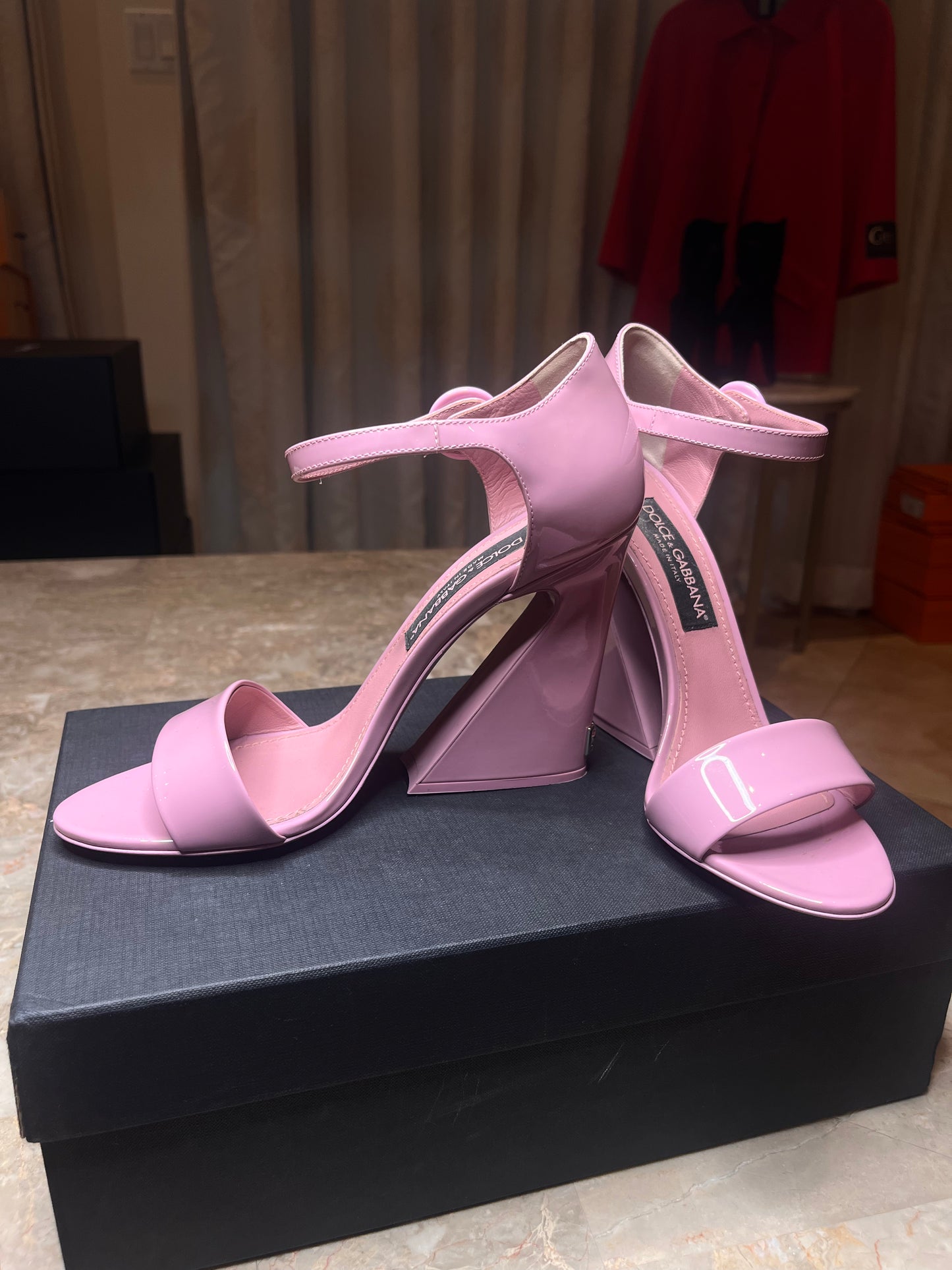 Dolce & Gabbana Pink Patent Leather DG Logo Heels Sandals – Women’s Size 40
