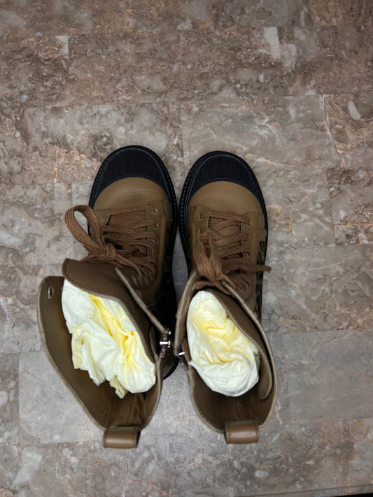 Fendi Domino FF Logo Combat Ankle Boots Beige Leather – Women’s Size 39