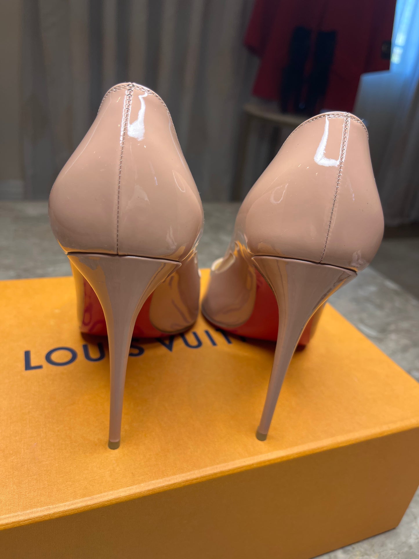 Christian Louboutin So Kate 120 Patent Leather Pumps Nude Beige EU 40 Authentic