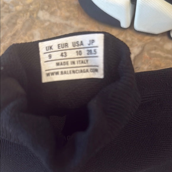 MENS-BALENCIAGA Black Speed Sock Sneakers – Size 10 (Pre-Owned)
