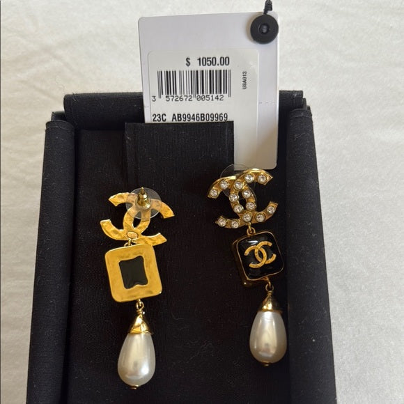 CHANEL Gold & Black Pearl Drop Earrings (Pre-Owned)