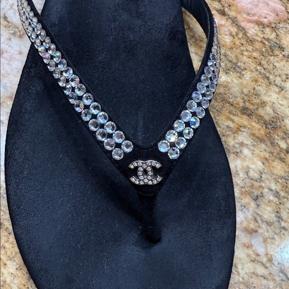 CHANEL Black Rhinestone Thong Sandals with Silver Accents – Size 40 (Pre-Owned)