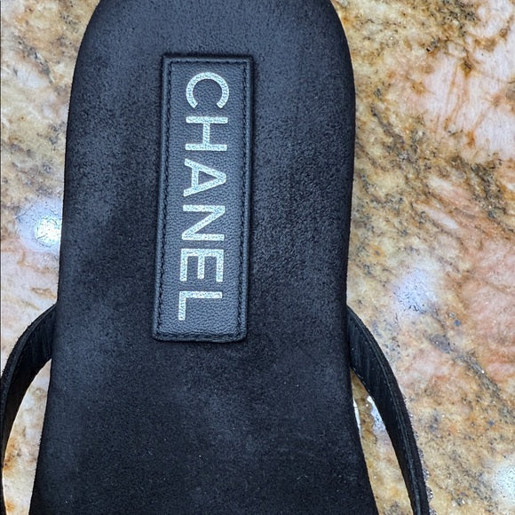 CHANEL Black Rhinestone Thong Sandals with Silver Accents – Size 40 (Pre-Owned)