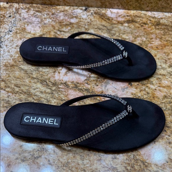CHANEL Black Rhinestone Thong Sandals with Silver Accents – Size 40 (Pre-Owned)