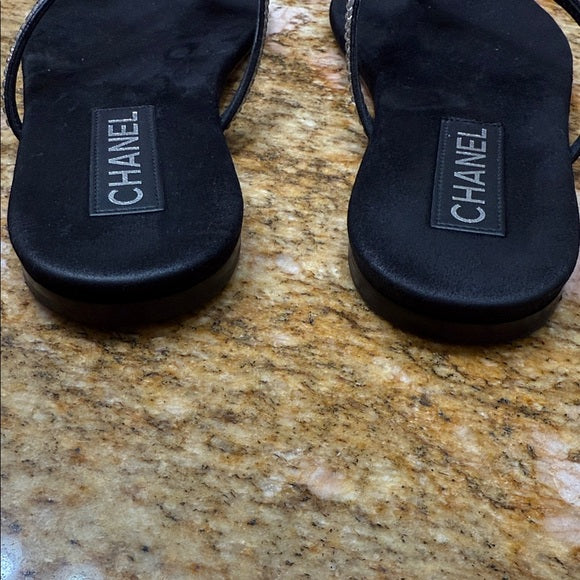 CHANEL Black Rhinestone Thong Sandals with Silver Accents – Size 40 (Pre-Owned)